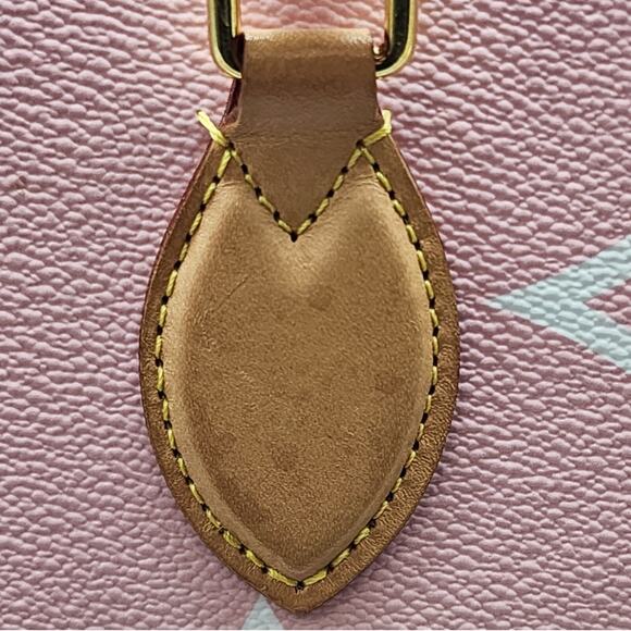 Louis Vuitton OnTheGo Tote By The Pool Monogram Giant GM Pink - Picture 8 of 10